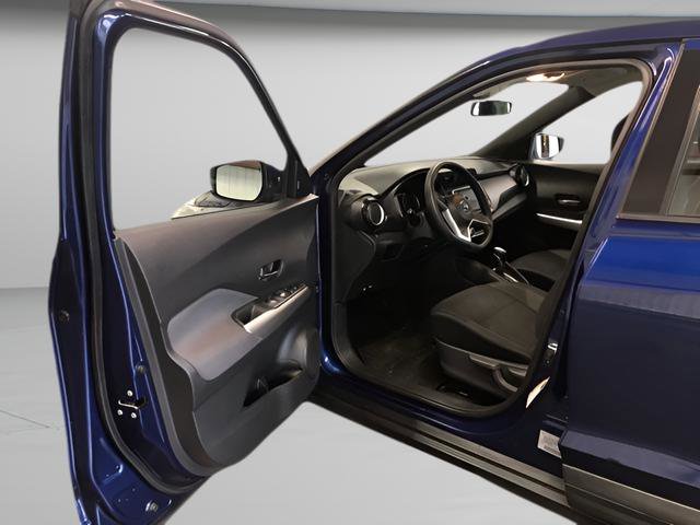 Used 2018 Nissan Kicks SV image 11