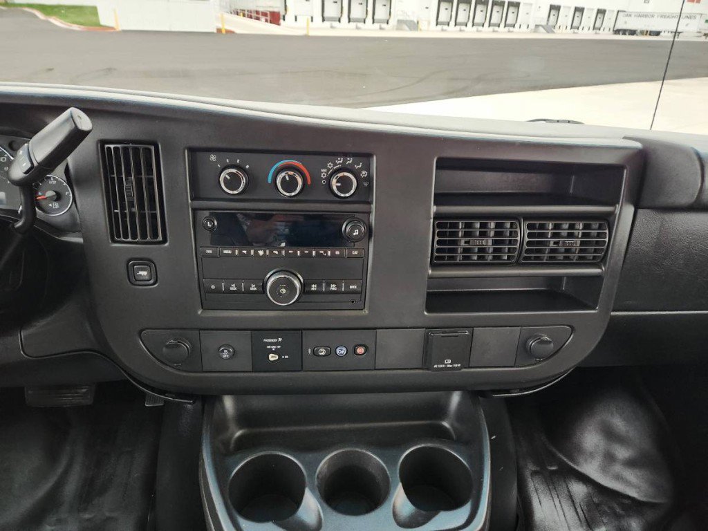 Used 2018 Chevrolet Express 2500 RWD image 18