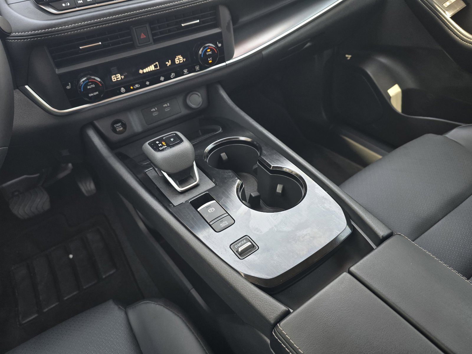 Certified 2025 Nissan Rogue SV w/ SV Premium Package FWD image 16