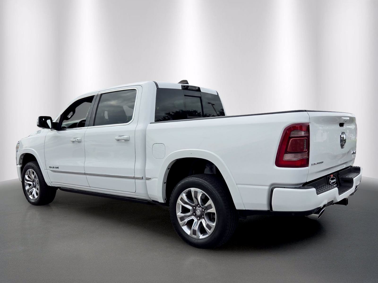 Used 2023 RAM 1500 Limited AWD/4WD image 5