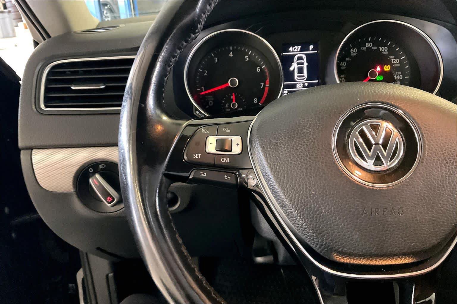 Used 2017 Volkswagen Jetta SE FWD image 22