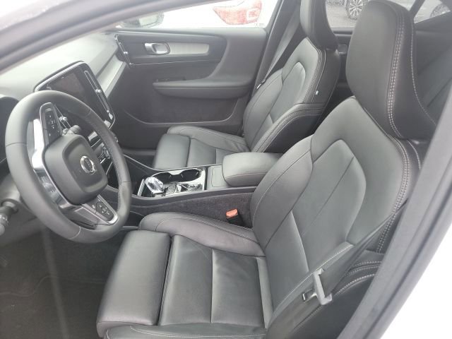 Used 2024 Volvo XC40 B5 Plus AWD/4WD image 5