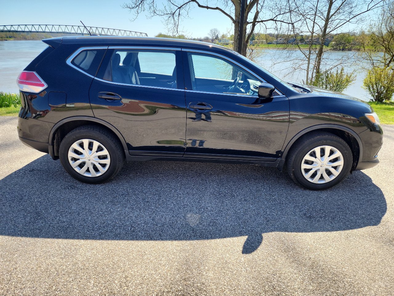 Used 2016 Nissan Rogue S image 6