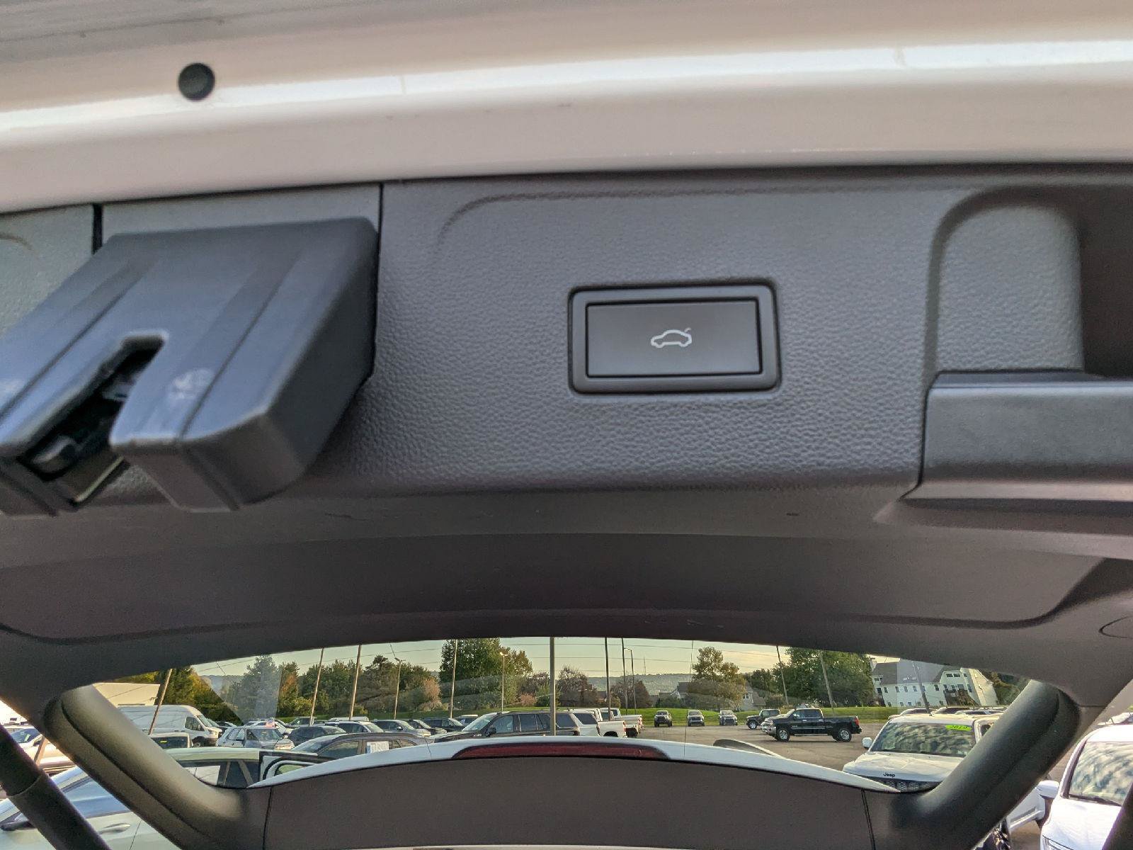 Used 2023 Volkswagen Atlas SE AWD/4WD image 28