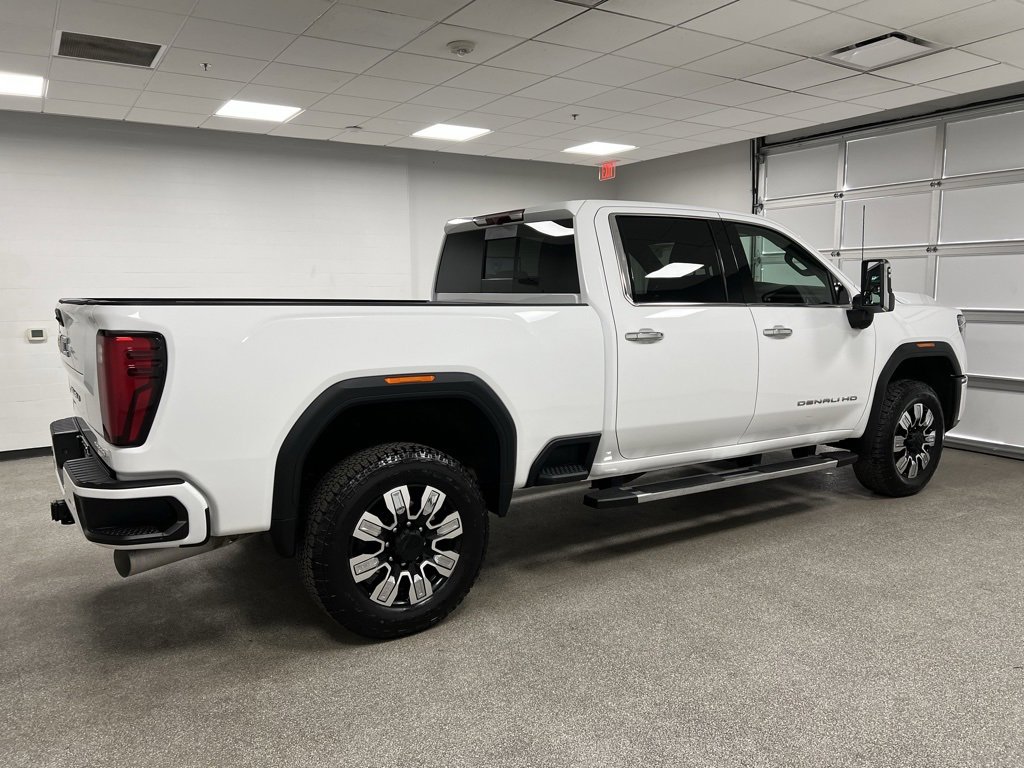 Used 2024 GMC Sierra 3500 Denali image 11