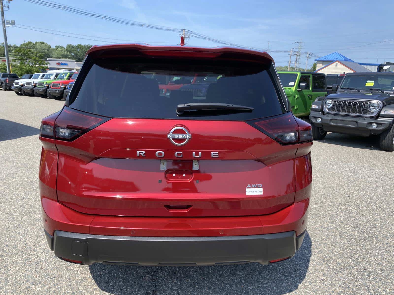 Used 2025 Nissan Rogue SV AWD/4WD image 4