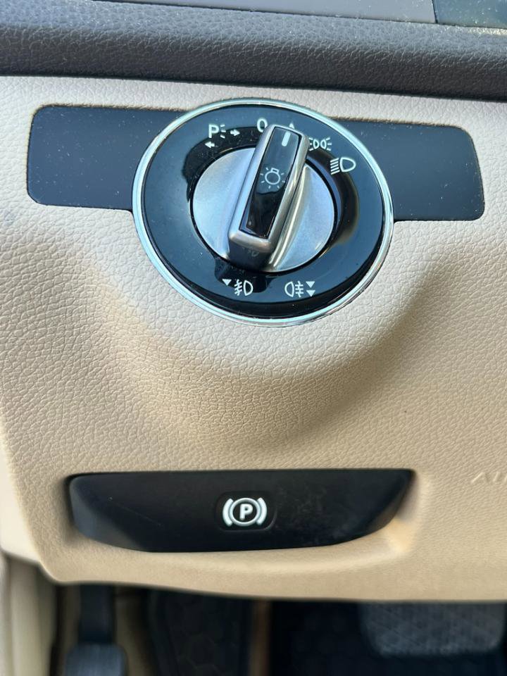 Used 2010 Mercedes-Benz C 300 Sedan image 12