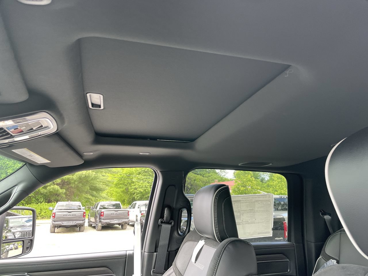 New 2026 RAM 3500 Laramie AWD/4WD image 22