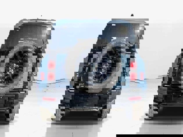 Used 2020 Land Rover Defender 110 SE image 4