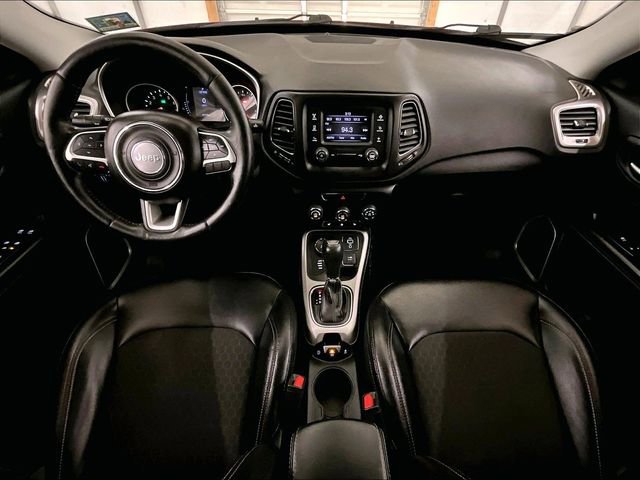 Used 2018 Jeep Compass Latitude w/ Cold Weather Group AWD/4WD image 14