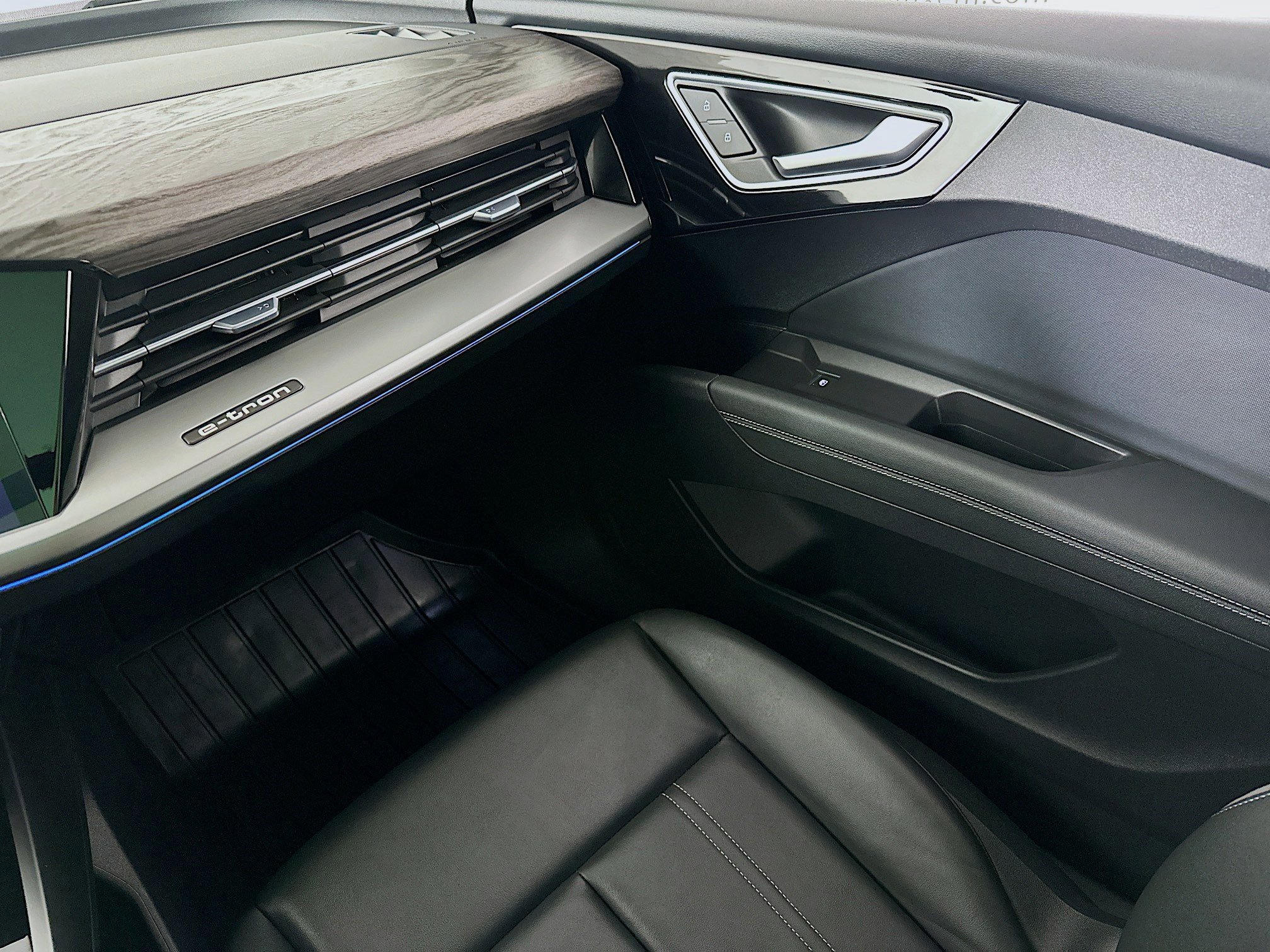 Used 2024 Audi Q4 e-tron Premium Plus w/ Premium Plus image 22