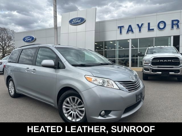 Used 2015 Toyota Sienna XLE w/ XLE Navigation Package FWD image 1