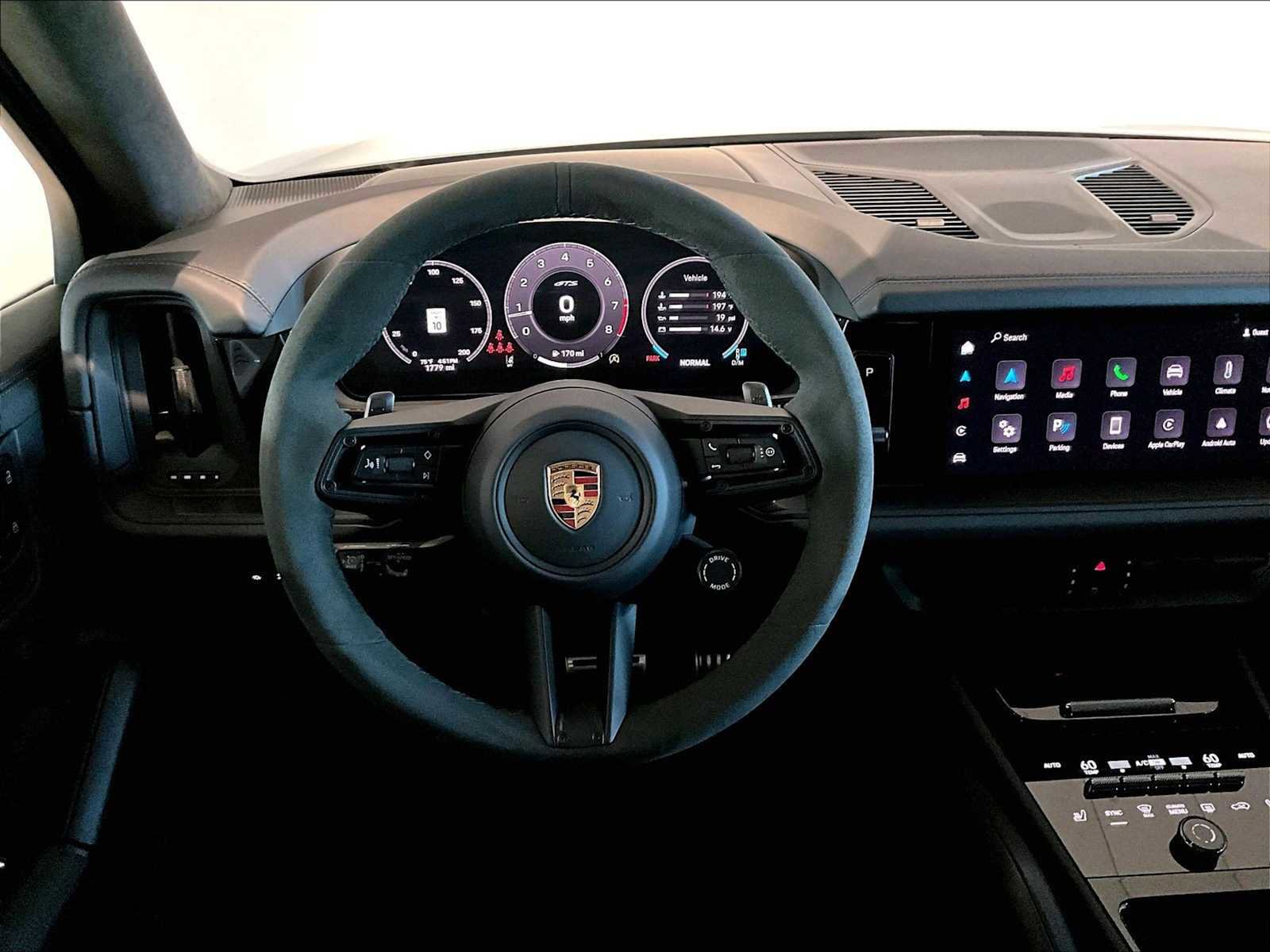 Used 2025 Porsche Cayenne GTS w/ Premium Package image 16