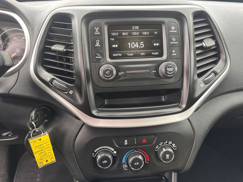 Used 2015 Jeep Cherokee Sport image 14