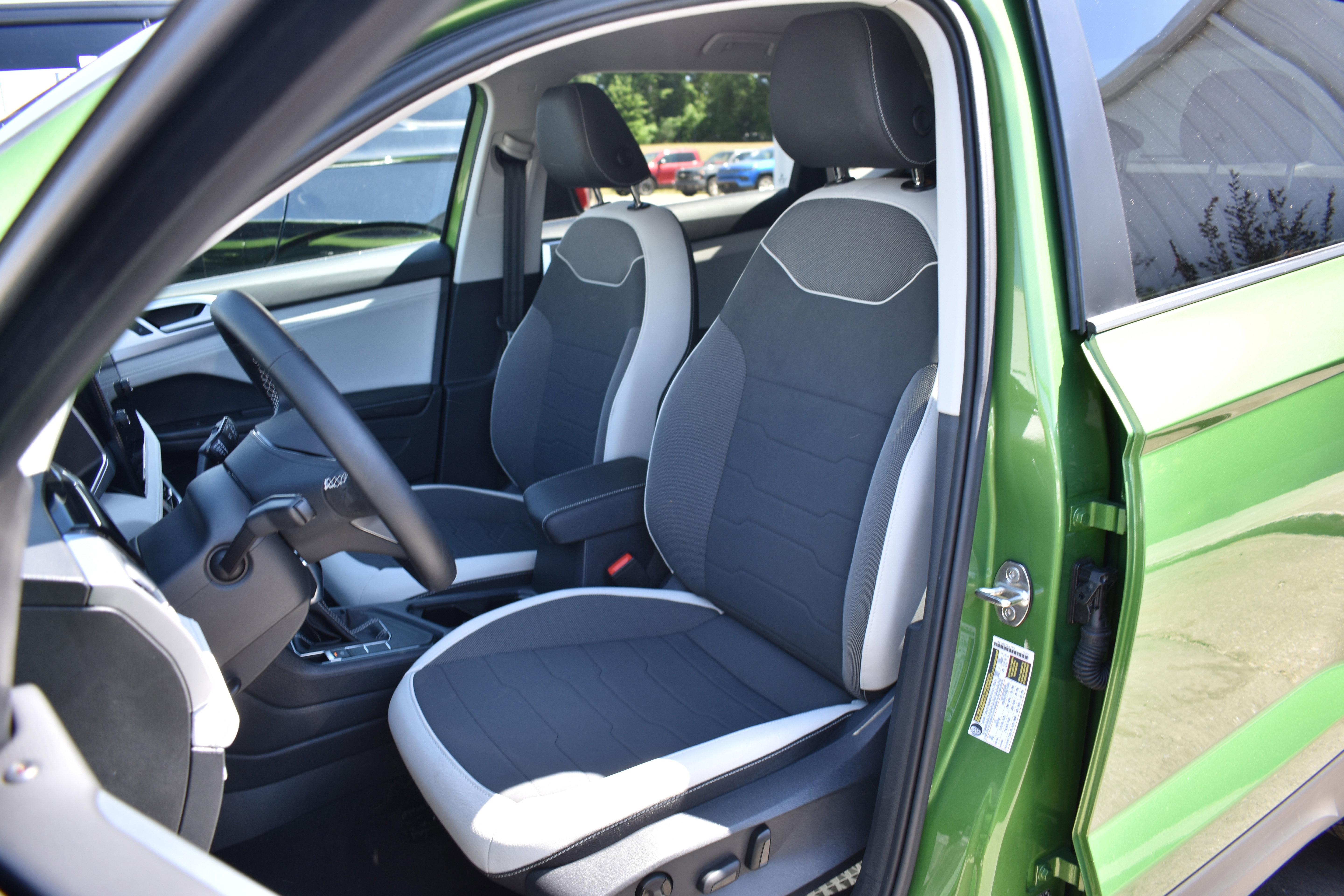 Used 2025 Volkswagen Taos SE image 26