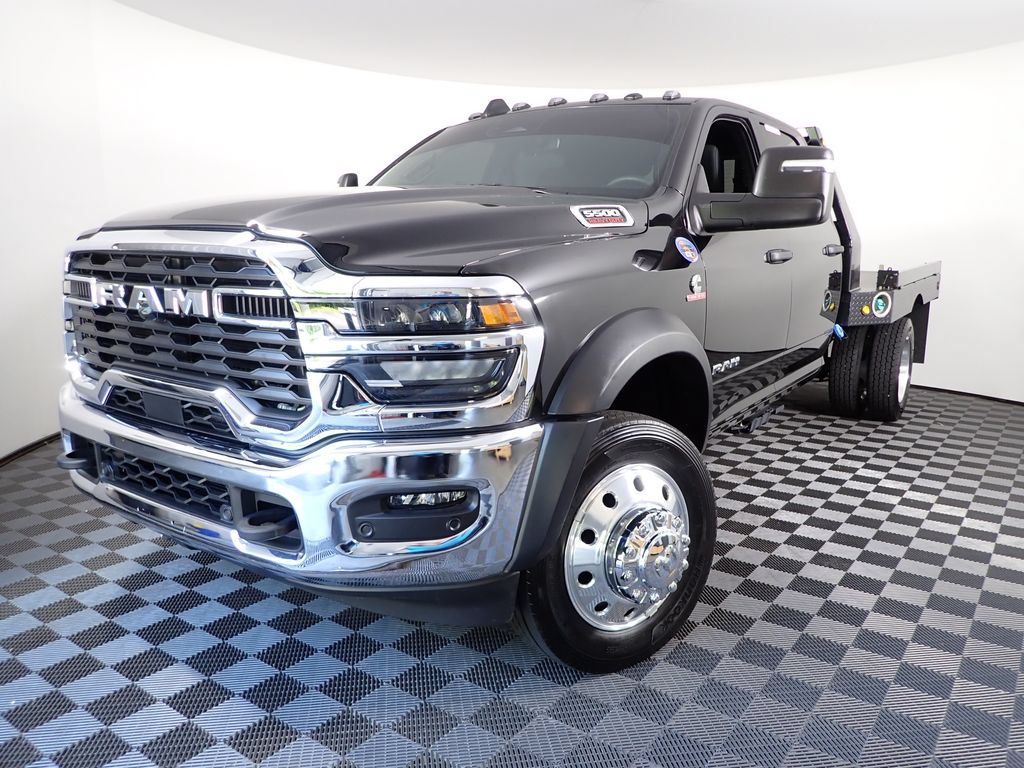 Used 2025 RAM 5500 4x4 Crew Cab image 2