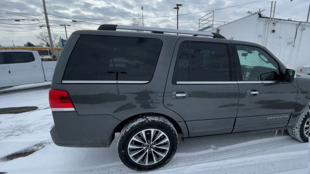 Used 2017 Lincoln Navigator Select image 2