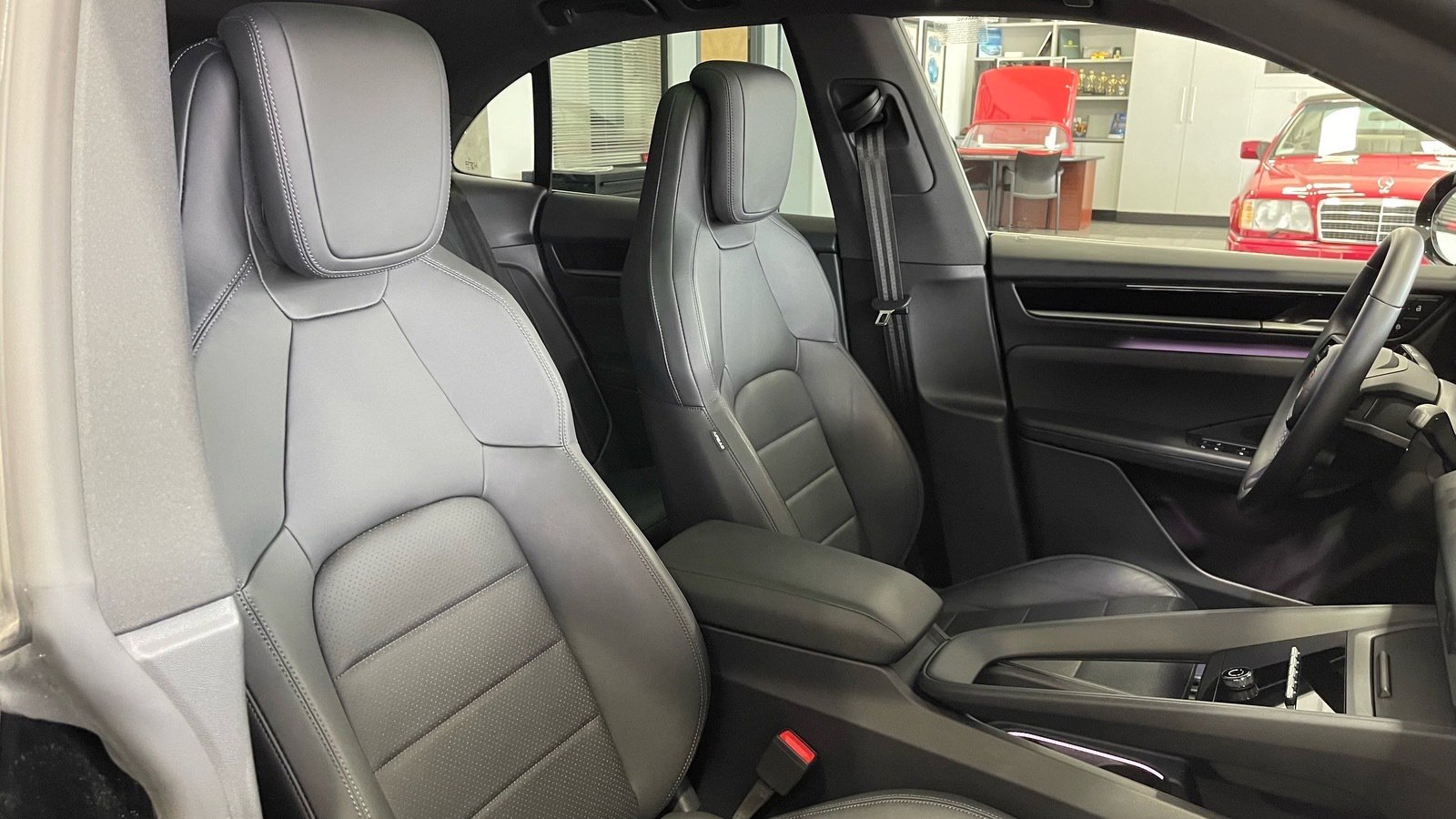 Used 2025 Porsche Macan Electric image 43