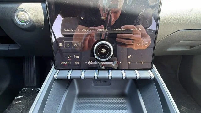 New 2026 GMC Terrain Elevation w/ Technology Package II AWD/4WD image 23