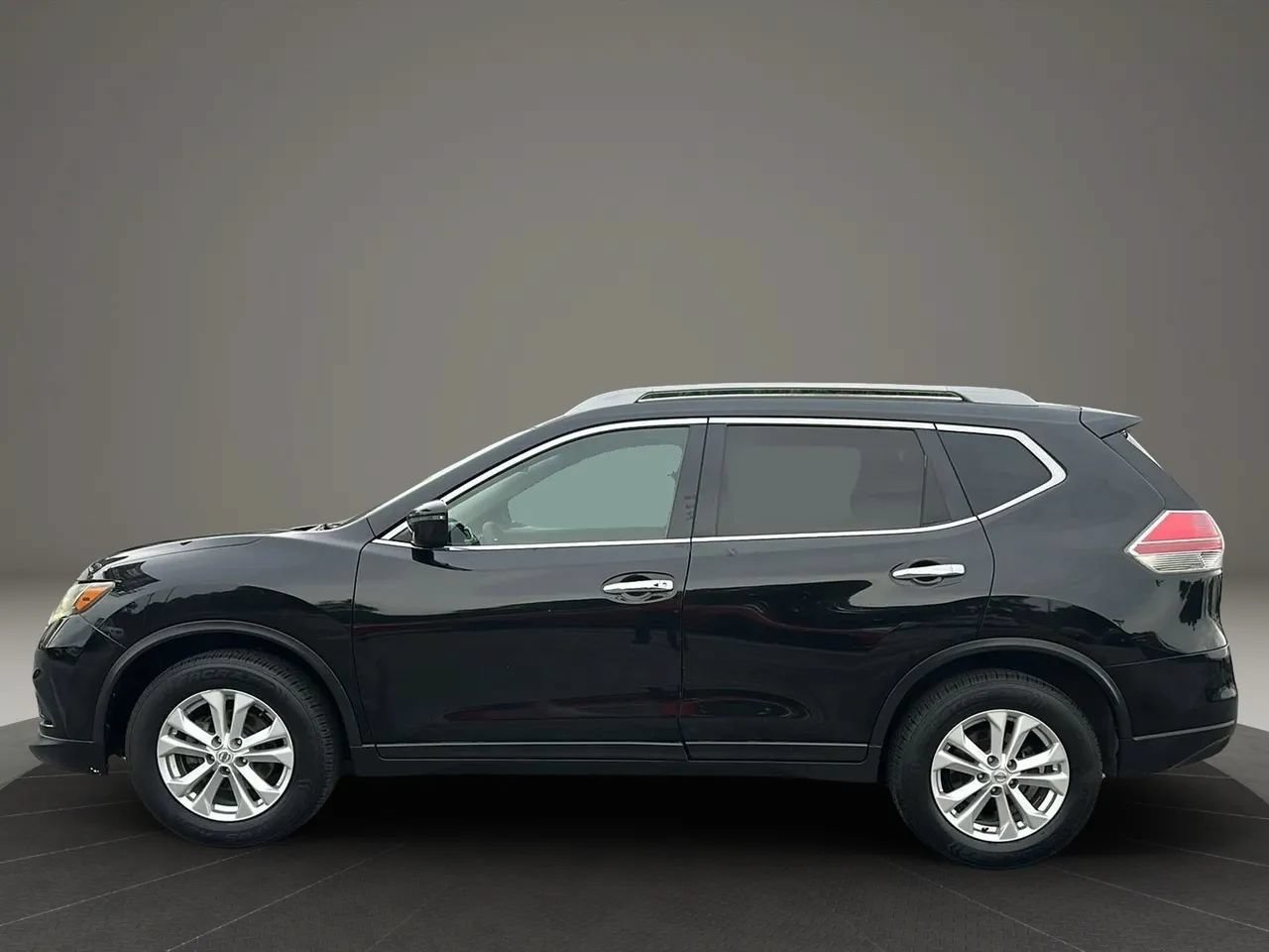 Used 2016 Nissan Rogue SV FWD image 4