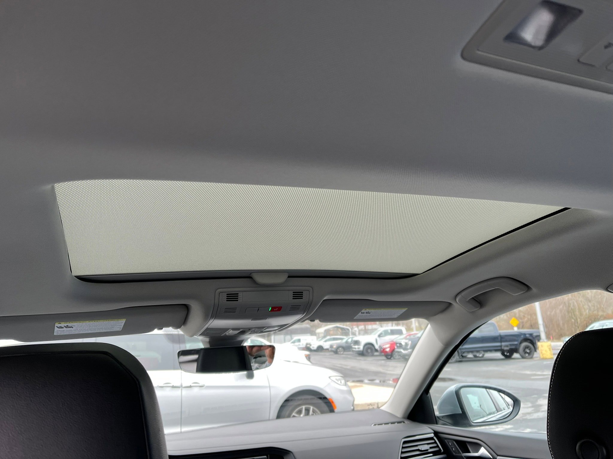 Used 2023 Volkswagen Jetta SE w/ Panoramic Sunroof Package image 11