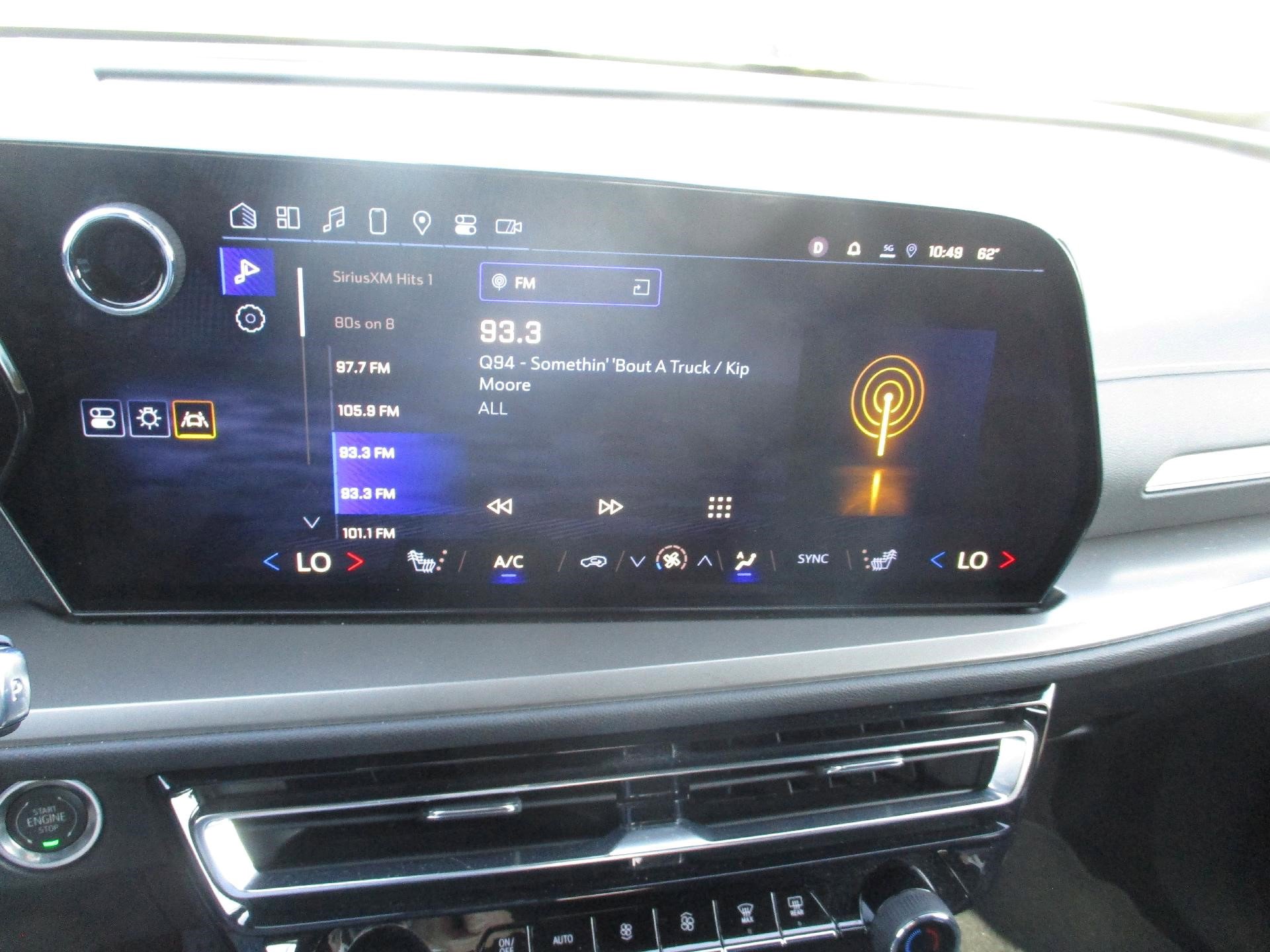 Used 2025 Chevrolet Traverse LT image 17