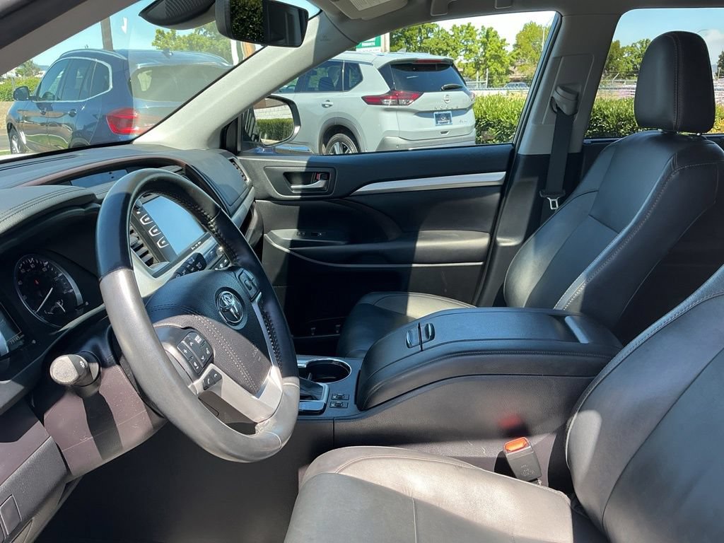 Used 2019 Toyota Highlander XLE AWD/4WD image 11