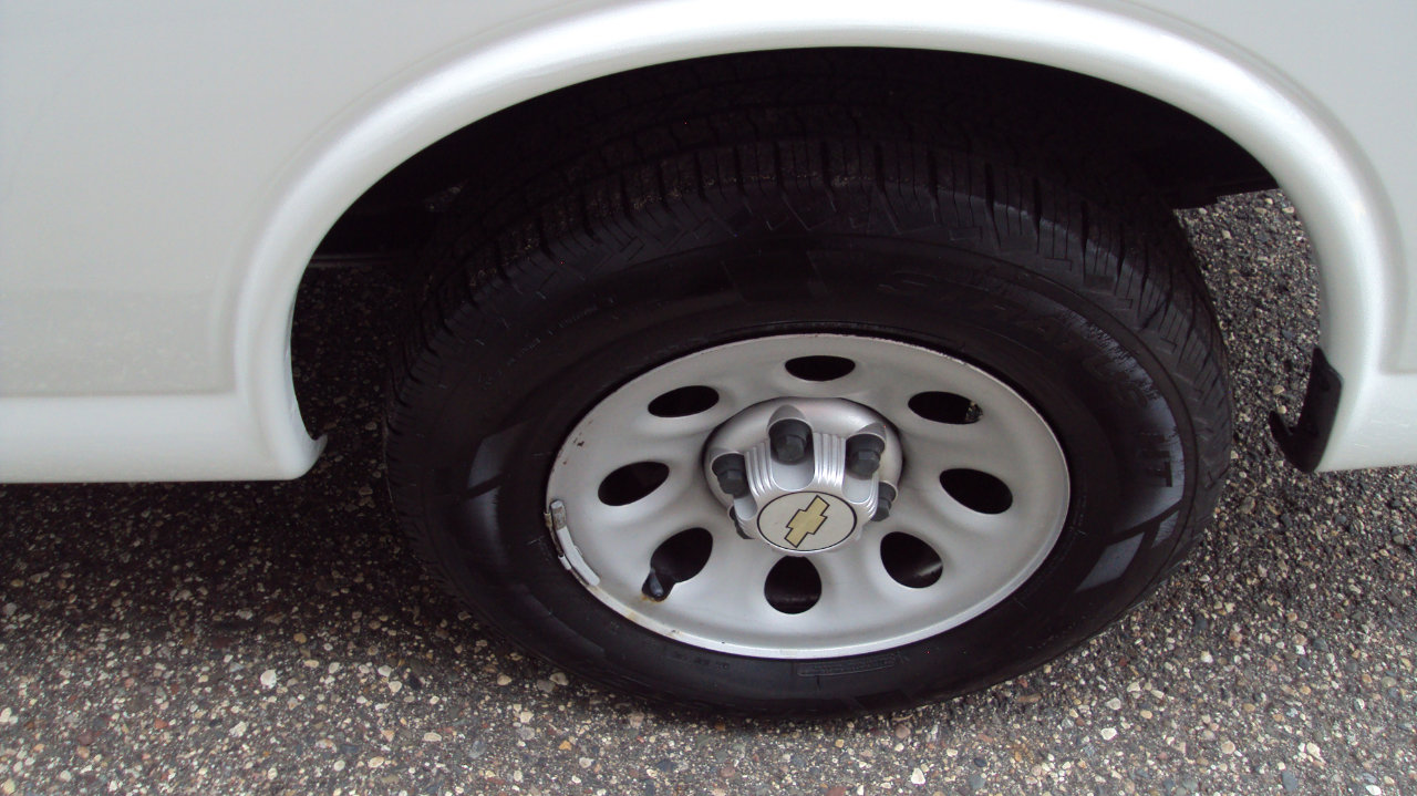 Used 2013 Chevrolet Express 1500 LS image 31