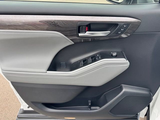 New 2026 Toyota Highlander Limited image 15