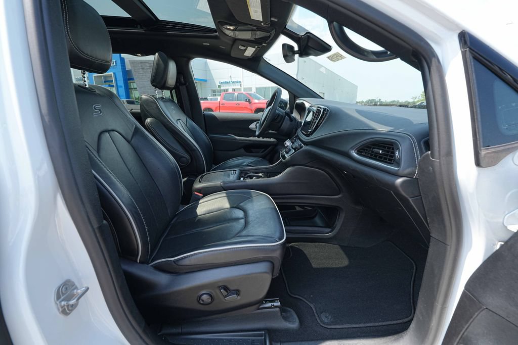 Used 2025 Chrysler Pacifica Limited FWD image 21