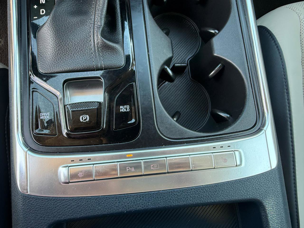 Used 2025 Kia Carnival EX image 11