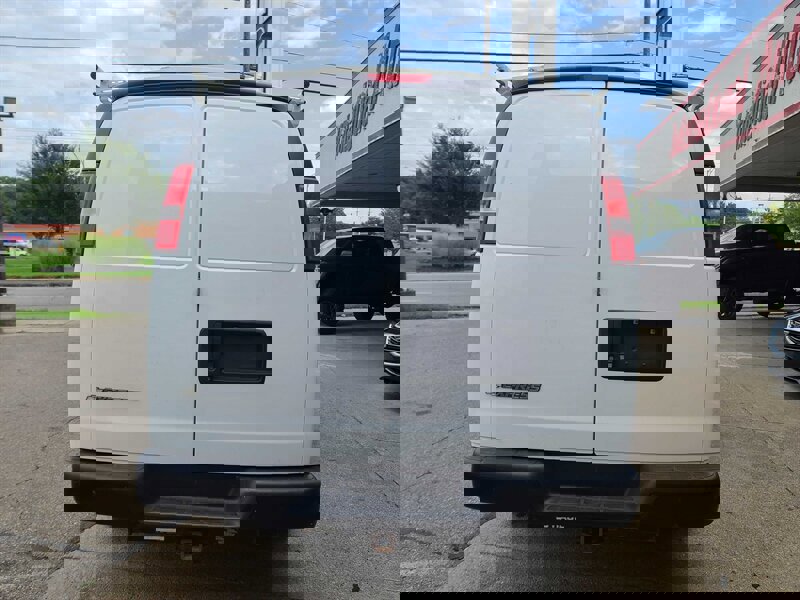Used 2017 Chevrolet Express 2500 image 6