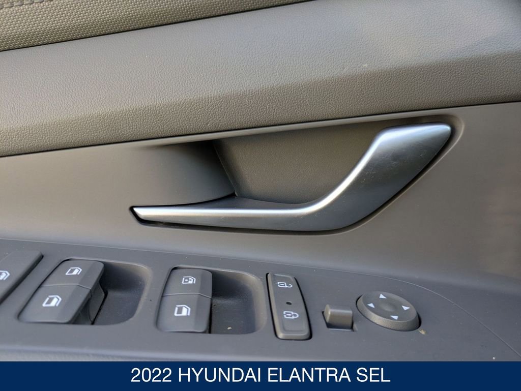 Used 2022 Hyundai Elantra SEL image 9