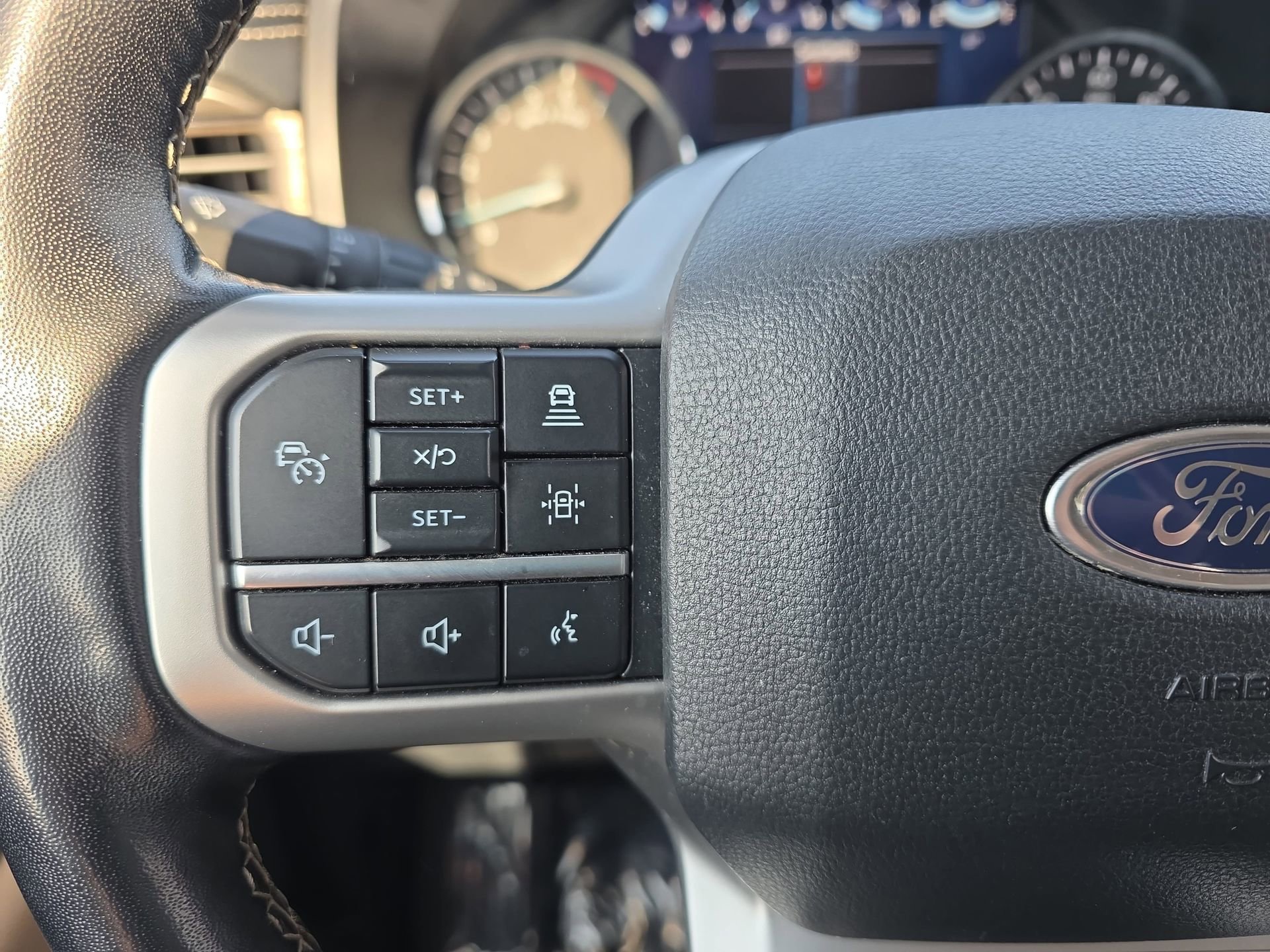 Used 2024 Ford Expedition Limited AWD/4WD image 17