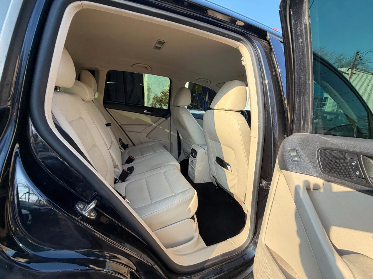 Used 2016 Volkswagen Tiguan S image 24