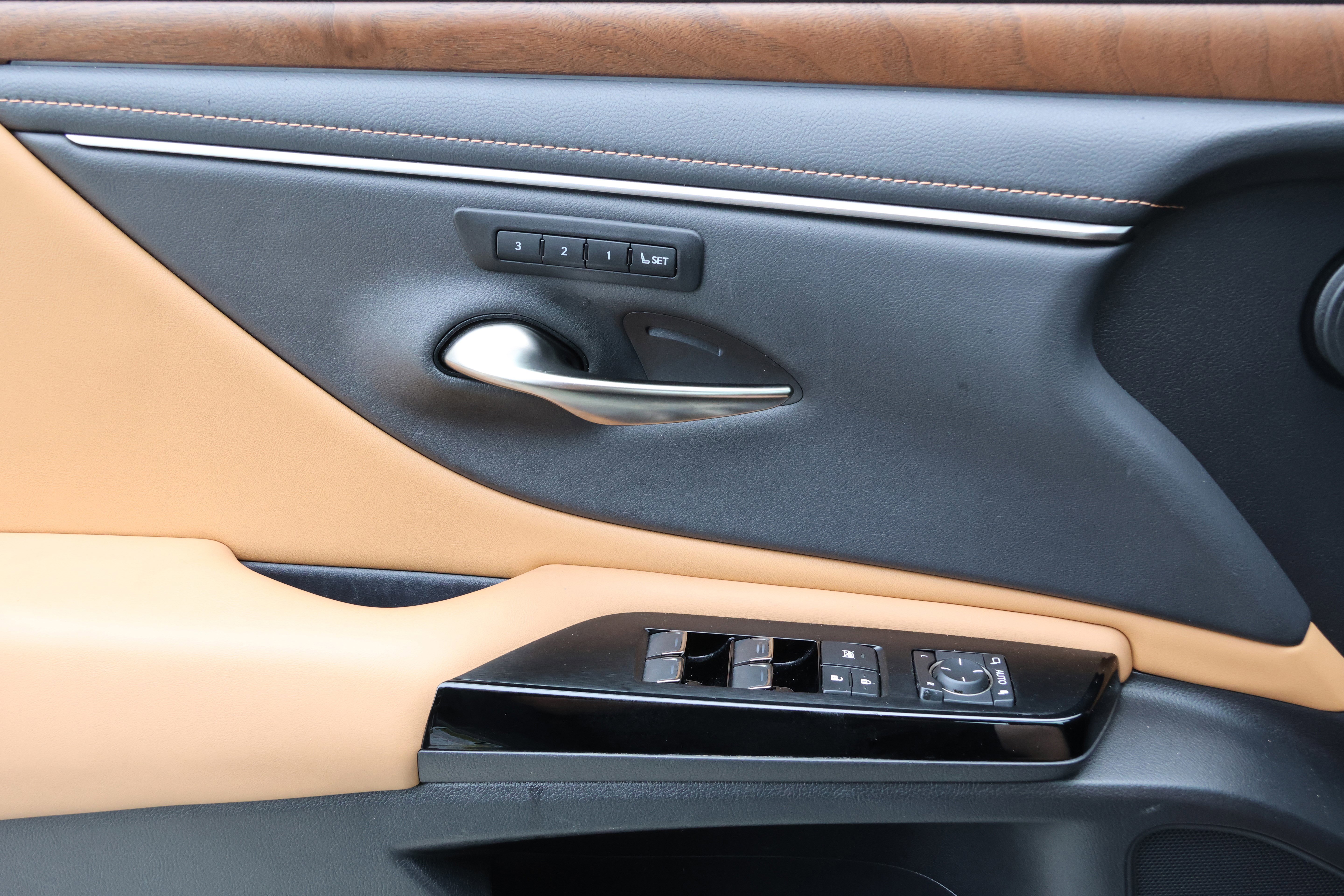 Used 2024 Lexus ES 350 w/ Technology Package FWD image 12
