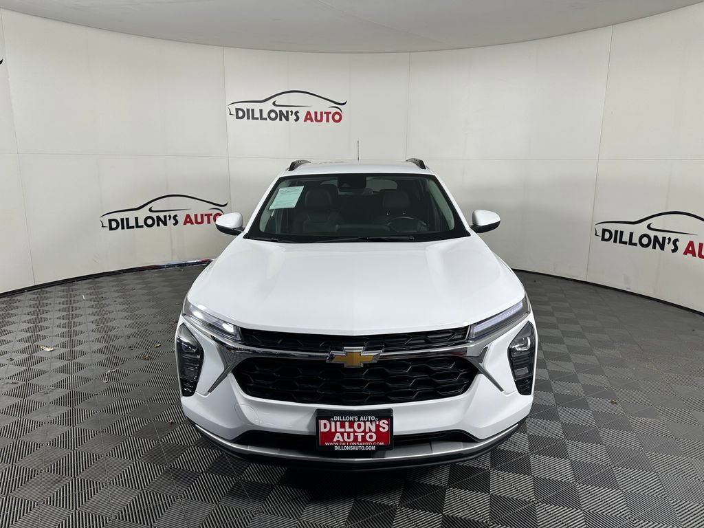 Used 2025 Chevrolet Trax LT w/ LT Convenience Package FWD image 9