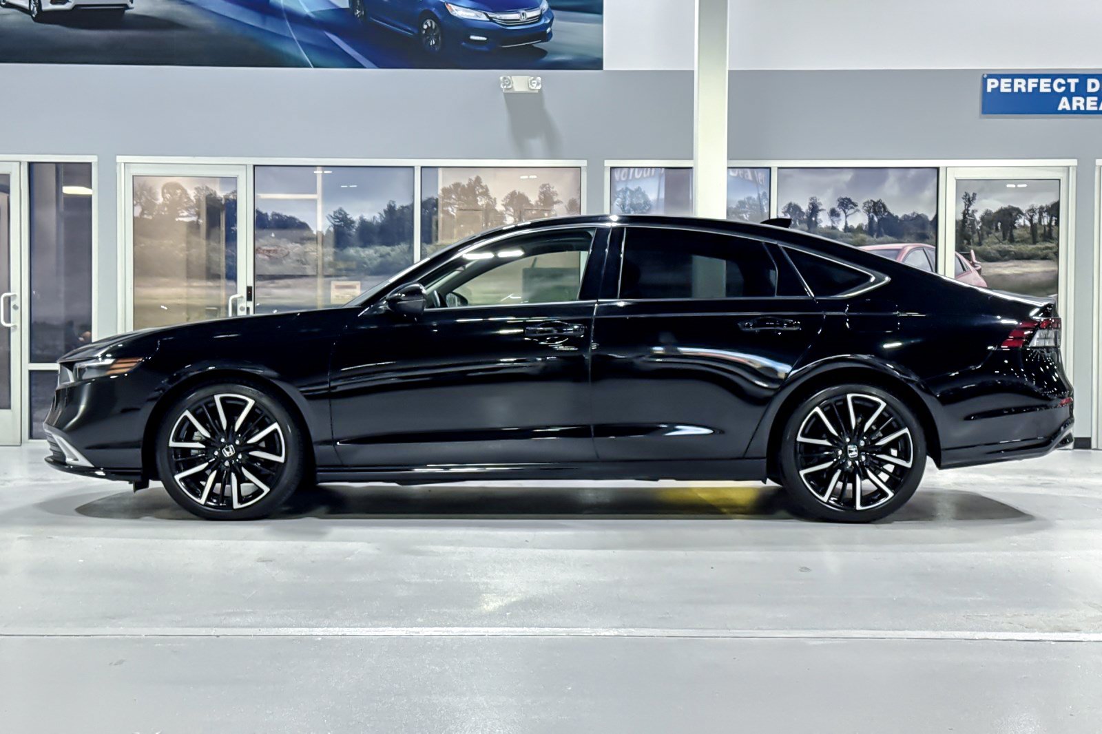 Used 2024 Honda Accord Touring image 2