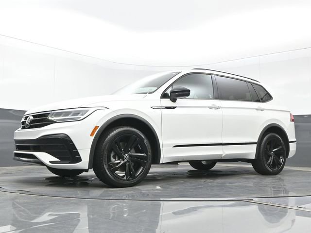 Used 2023 Volkswagen Tiguan SE R-Line FWD image 21