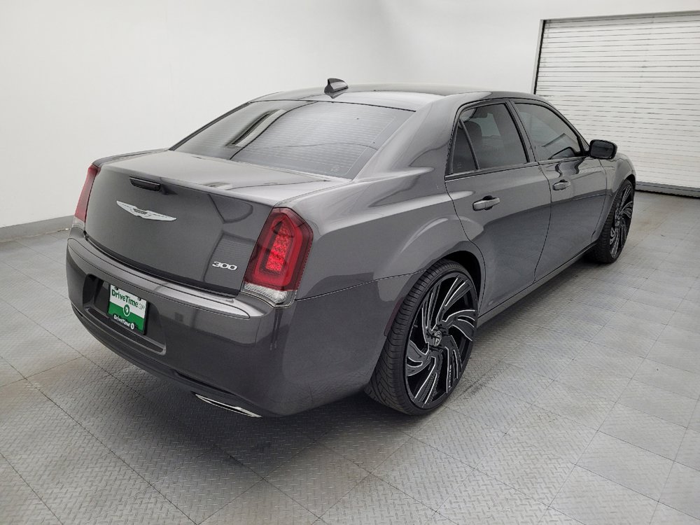 Used 2019 Chrysler 300 Touring w/ Sport Appearance Package RWD image 9