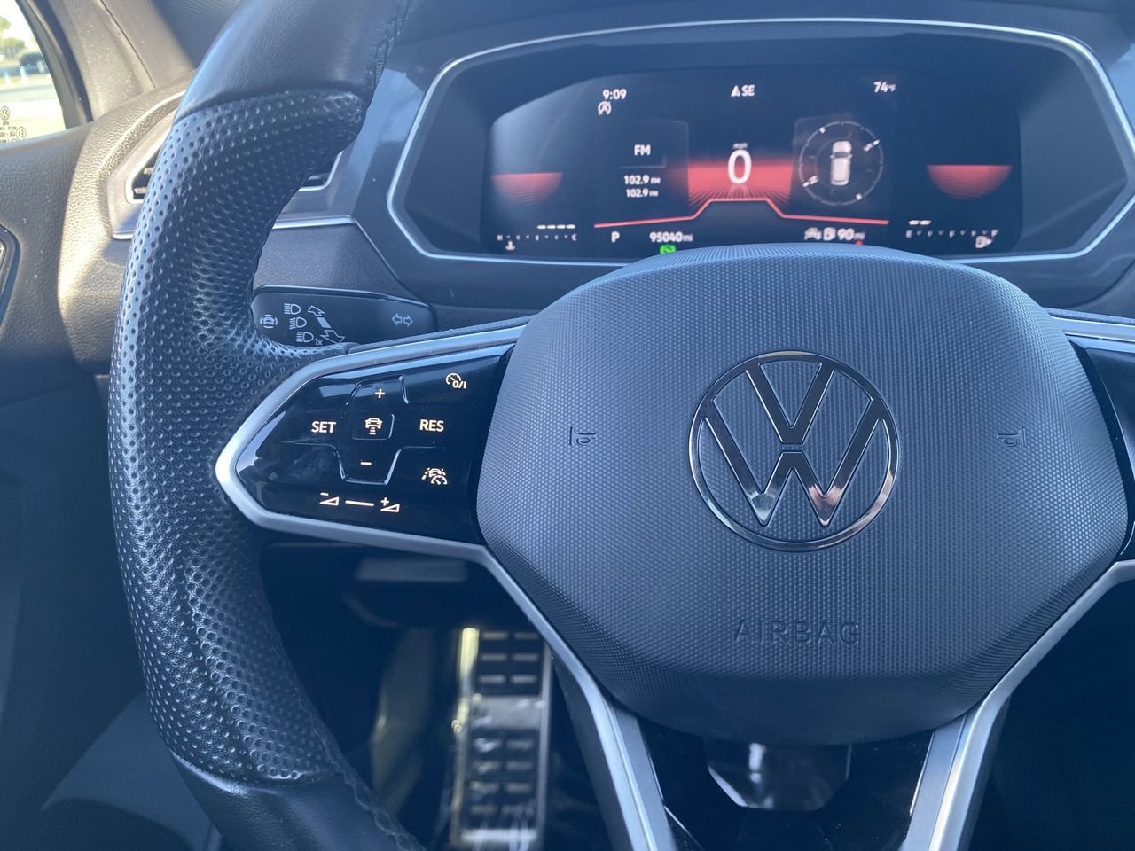Used 2023 Volkswagen Tiguan SE R-Line image 17