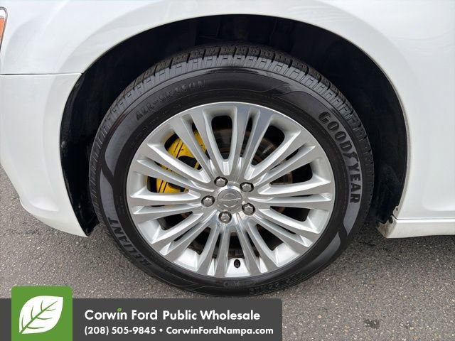Used 2013 Chrysler 300 AWD w/ Driver Convenience Group image 10