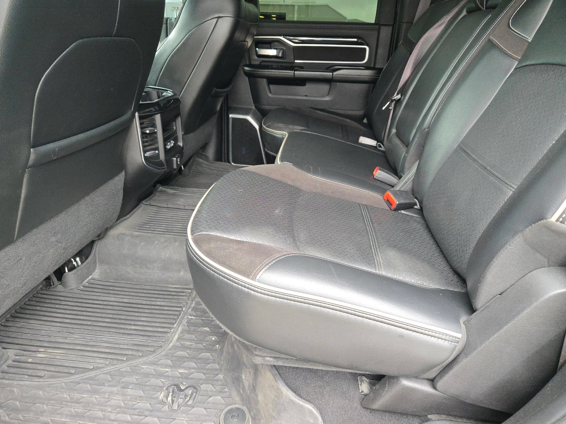 Used 2022 RAM 2500 Laramie w/ Night Edition AWD/4WD image 13