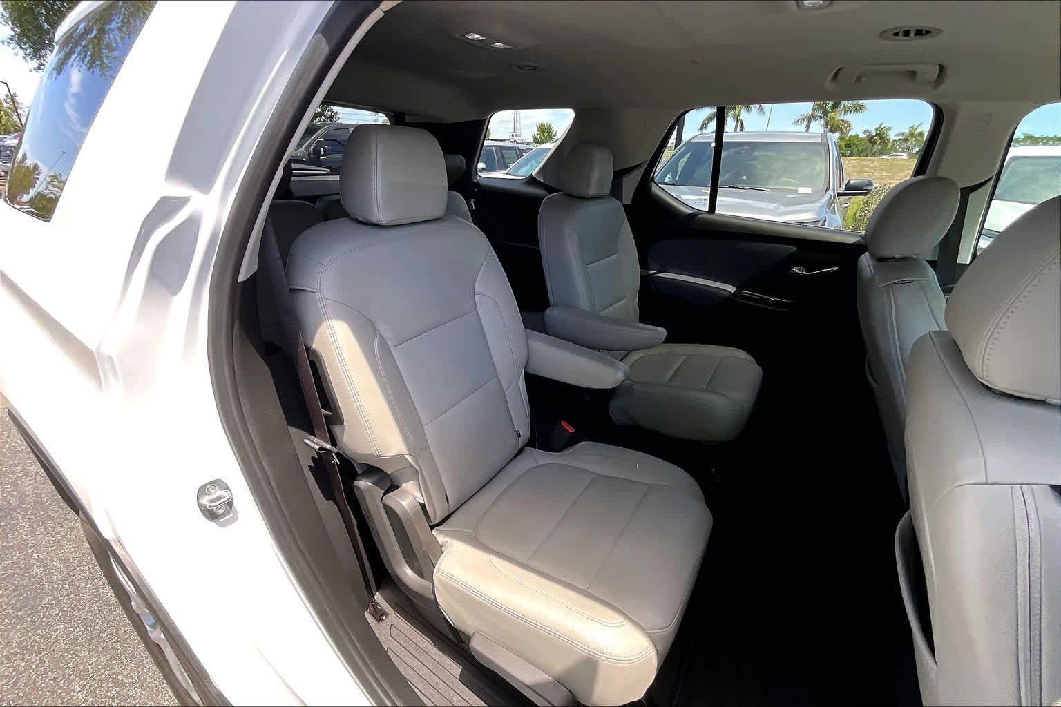 Used 2020 Chevrolet Traverse LT FWD image 26