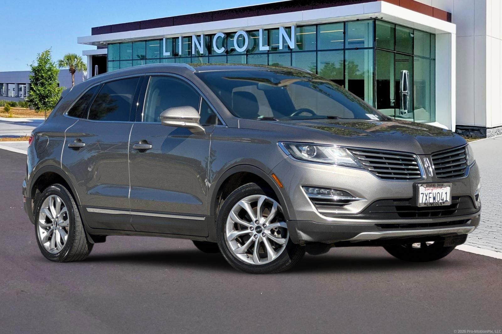 Used 2017 Lincoln MKC Select w/ Select Plus Package image 2
