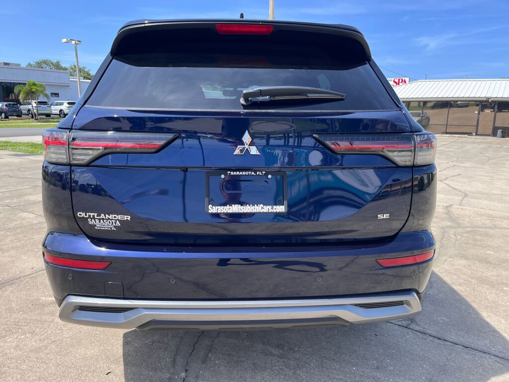 New 2025 Mitsubishi Outlander SE image 4