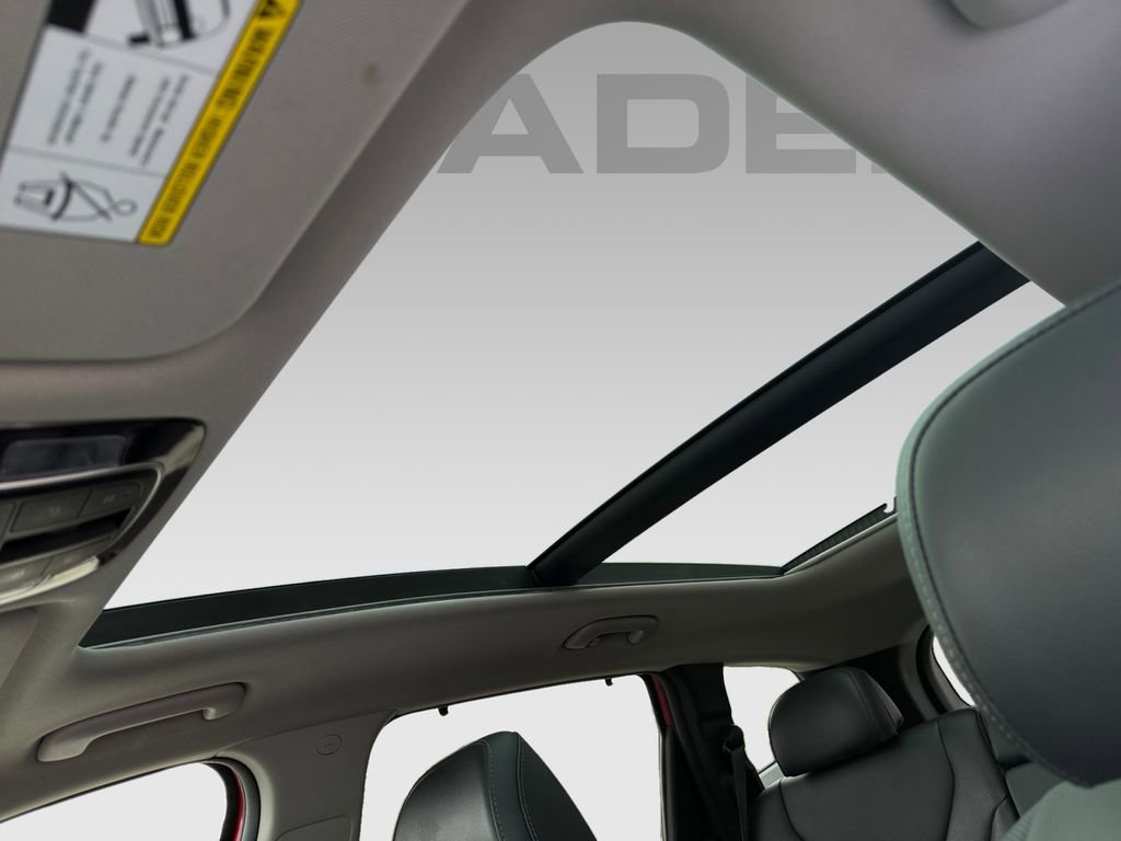 Used 2023 Hyundai Santa Fe SEL w/ Premium Package image 6