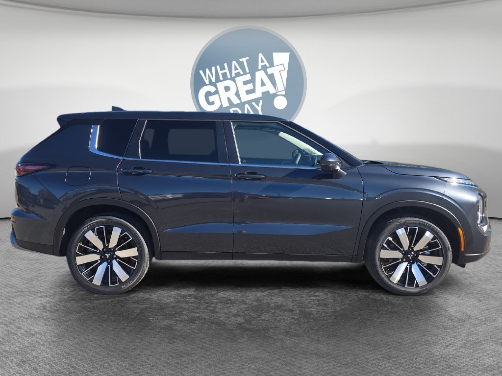 New 2026 Mitsubishi Outlander SE AWD/4WD image 2