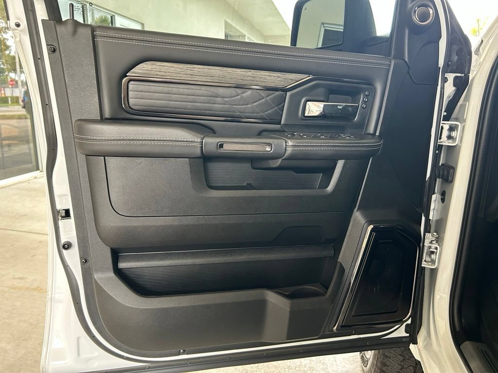 Used 2025 RAM 2500 Limited AWD/4WD image 43