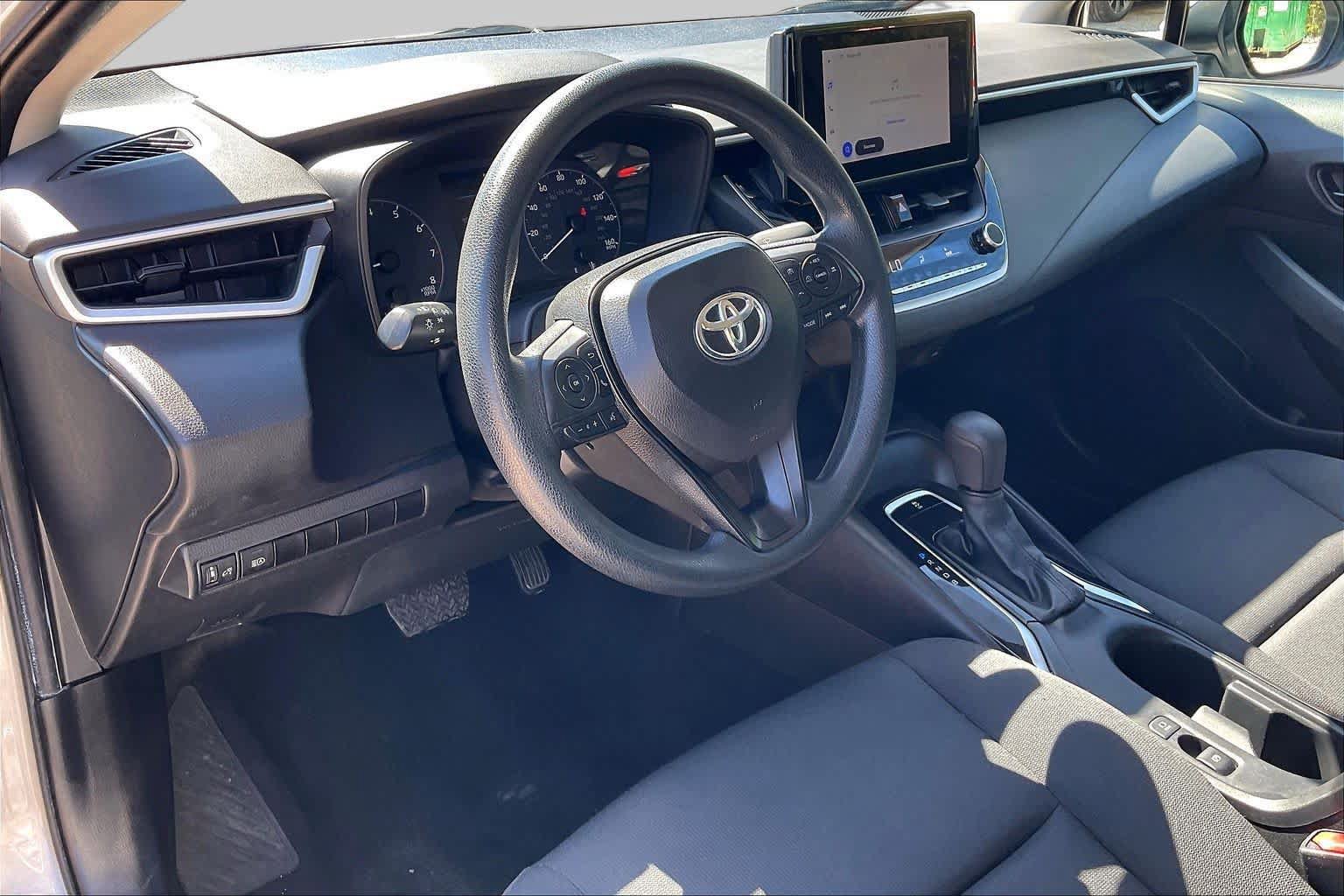 Used 2025 Toyota Corolla LE FWD image 17